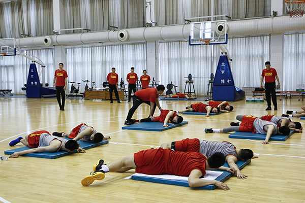 蓝队稳重、红队青春，男篮双国家队到底有何不同