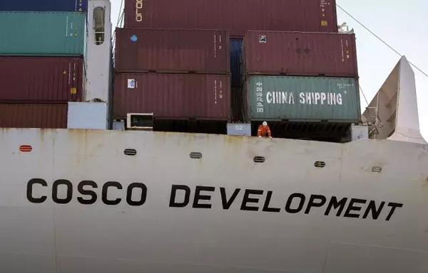 中国又一“超级工程”震惊老外：这艘大货轮占了一条河