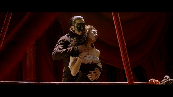 睡不着丨爱情不是走向自己的悲剧，就是走向他人的悲剧