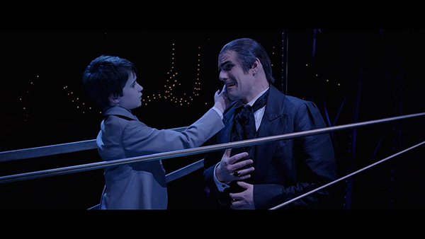 睡不着丨爱情不是走向自己的悲剧，就是走向他人的悲剧