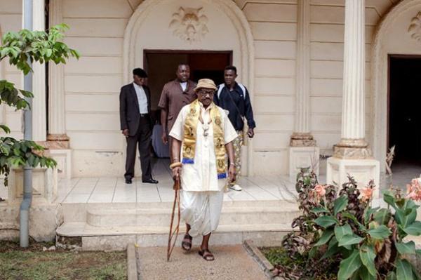 一个人改变一个国家！姚明之后，“大帝”恩比德也做到了