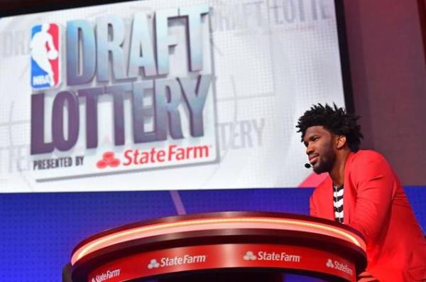 一个人改变一个国家！姚明之后，“大帝”恩比德也做到了