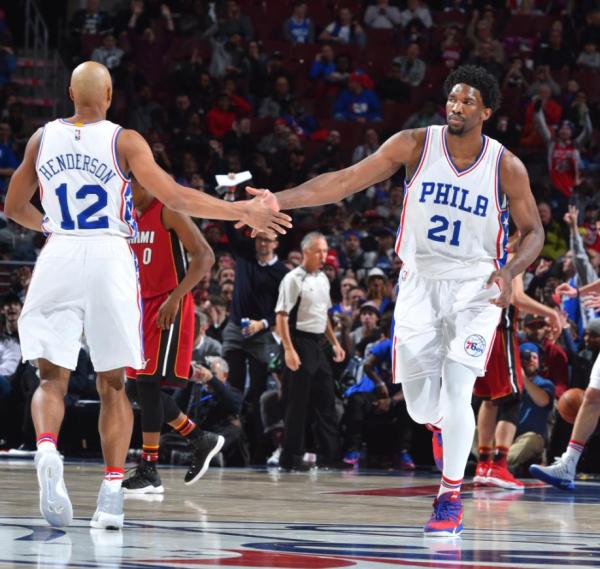 一个人改变一个国家！姚明之后，“大帝”恩比德也做到了