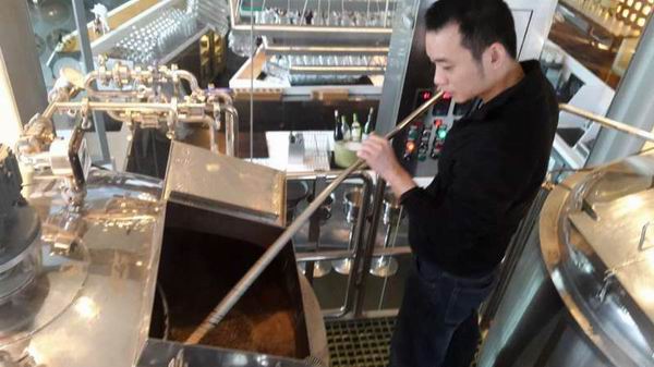 他不喜欢喝酒，却酿造出了多款中国顶级家酿啤酒