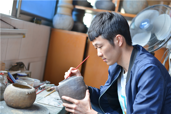 民间文物修复师：我们的手艺绝对比一般博物馆修复师要好