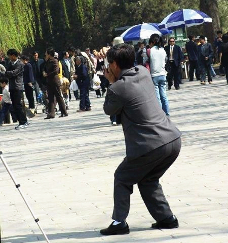 澎湃联播|高校曝光学生亲密照，下一步或将与卓伟开展合作