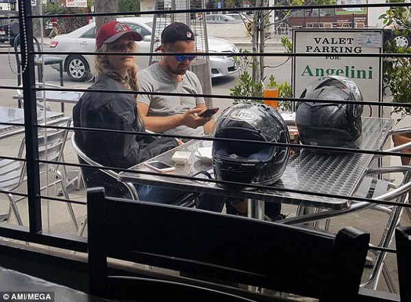 晚安｜某一线男星逆向行驶，几万网友在线围观