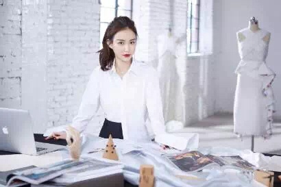 晚安｜某一线男星逆向行驶，几万网友在线围观