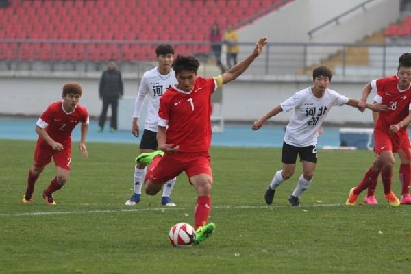 德比不仅在场内！一场关于青训人才的较量早就打响了