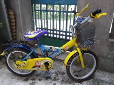 儿童自行车和机器人