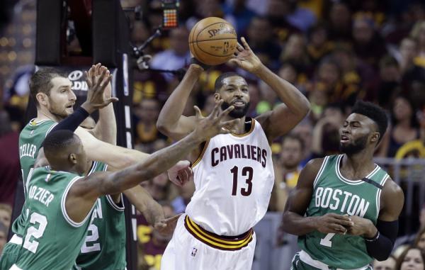 凯尔特人绝杀骑士！詹姆斯11分整场迷失，绿衫军血性回归