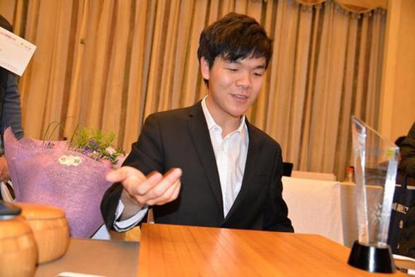 柯洁10点半迎战阿尔法狗！从狂傲到谦逊，这一年他说了什么