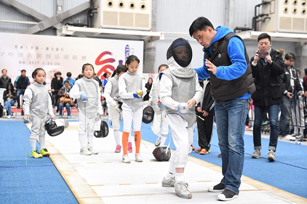 中国击剑困局：大众击剑如何反哺体校缺陷，吸粉不靠董力颜值