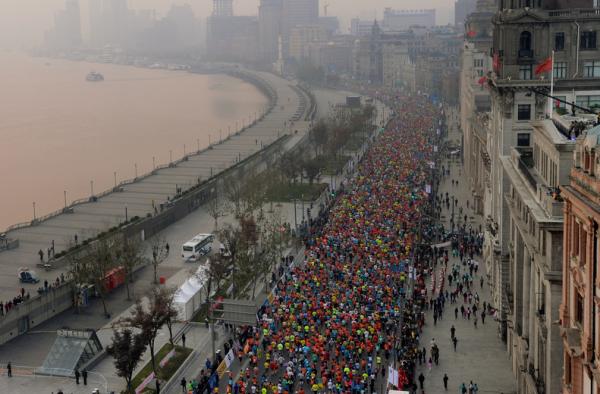 普通跑者眼中的中国马拉松：我们富了，压力大了，赛事疯了