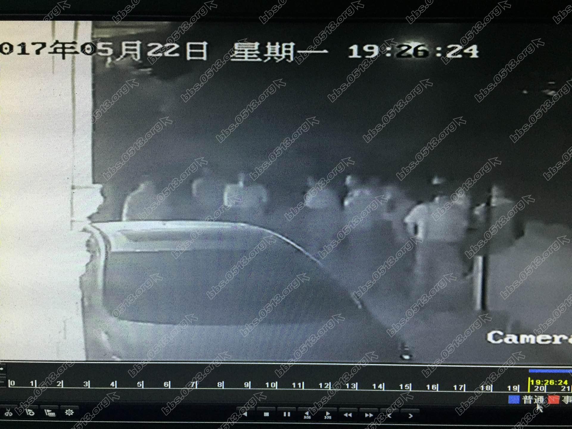 不明人员叫来的人