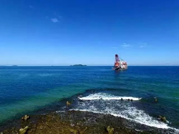 南海现蛟龙！亚洲最大管径海底输油管线投用