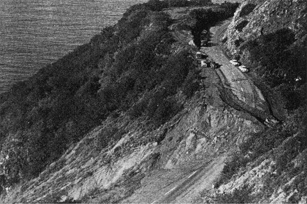 加州一号公路遭遇大型山体滑坡，大苏尔景区恐一年内受影响