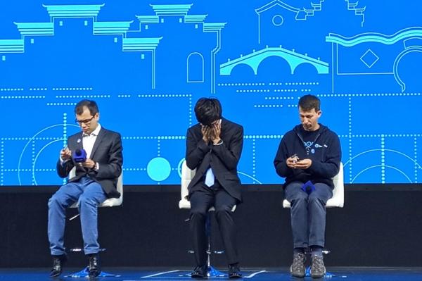 复盘丨柯洁点睛之手将“狗”推上悬崖，但他终究还是人类