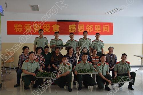 晨苑社区：粽香飘爱意 感恩邻里间9.JPG