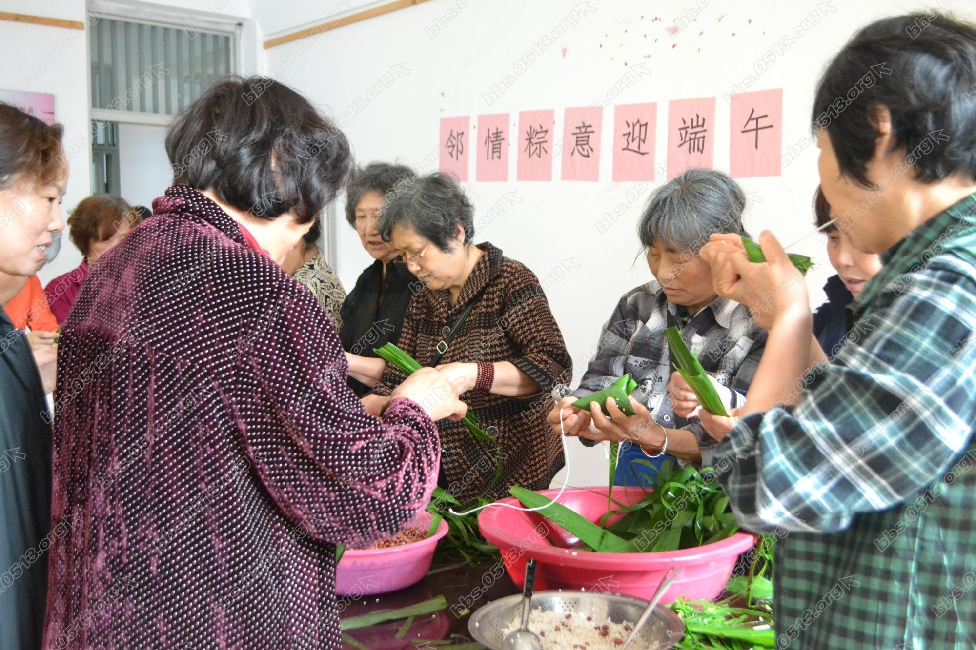 弘运社区：邻情粽意迎端午 温暖空巢重病新市民2_副本.jpg