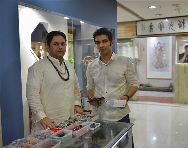 特稿︱新丝绸之路上的使者：杭州文玩市场里的中亚商人