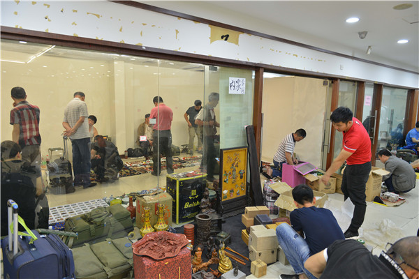 特稿︱新丝绸之路上的使者：杭州文玩市场里的中亚商人