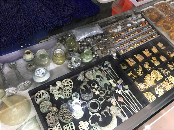 特稿︱新丝绸之路上的使者：杭州文玩市场里的中亚商人