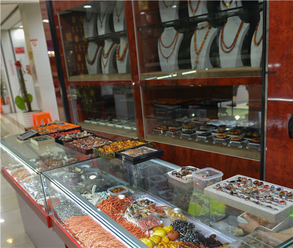 特稿︱新丝绸之路上的使者：杭州文玩市场里的中亚商人