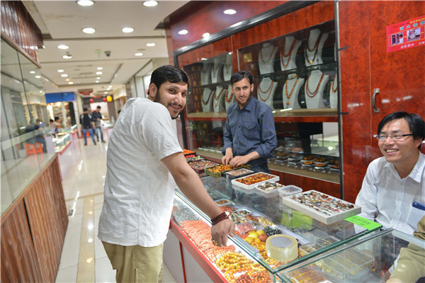 特稿︱新丝绸之路上的使者：杭州文玩市场里的中亚商人