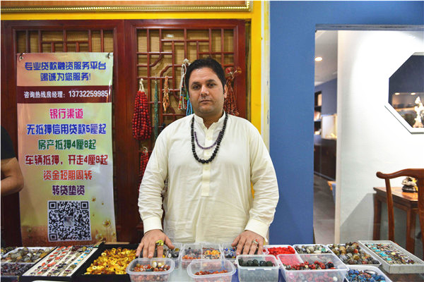 特稿︱新丝绸之路上的使者：杭州文玩市场里的中亚商人