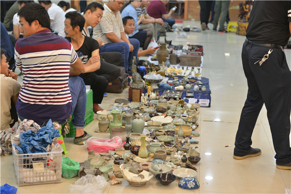 特稿︱新丝绸之路上的使者：杭州文玩市场里的中亚商人