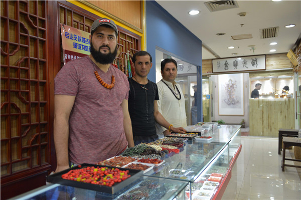 特稿︱新丝绸之路上的使者：杭州文玩市场里的中亚商人