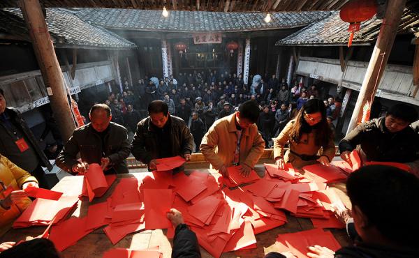 乡村隐忧：村长要坐班吗？