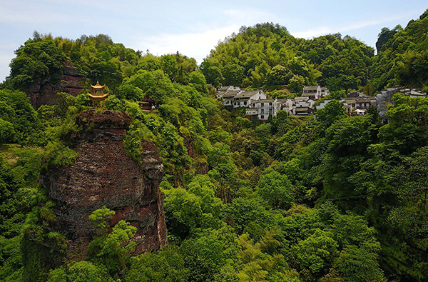 在安徽齐云山，访道躲夏