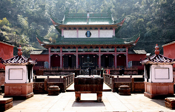 在安徽齐云山，访道躲夏