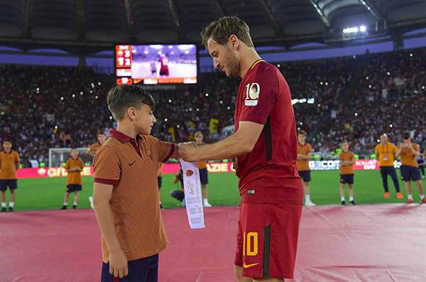 托蒂离开罗马是被逼无奈，这场催泪告别战更像是王子的葬礼