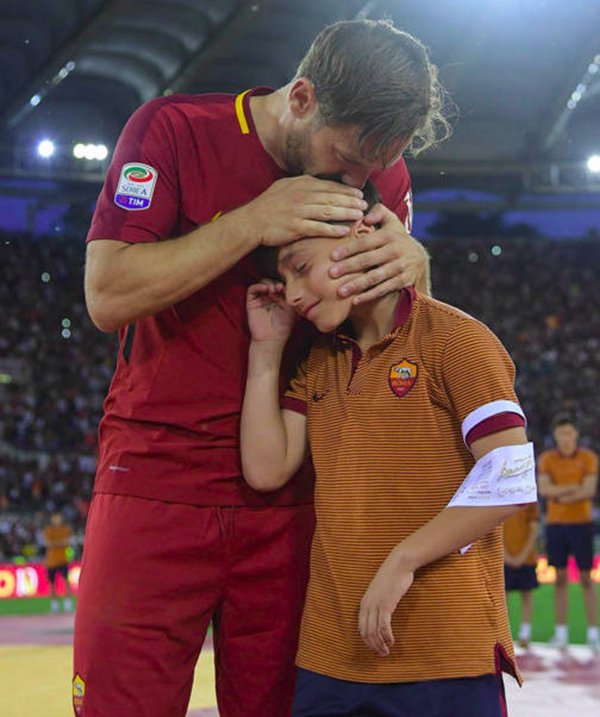 托蒂离开罗马是被逼无奈，这场催泪告别战更像是王子的葬礼