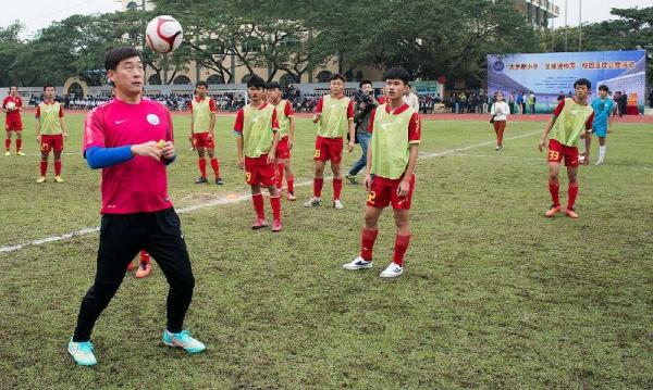 国足前锋执掌同济青训三年，他说“职业球员有责任扎根校园”