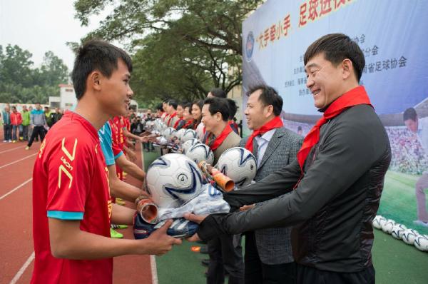 国足前锋执掌同济青训三年，他说“职业球员有责任扎根校园”