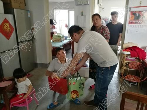 走访关爱残疾人_副本.jpg
