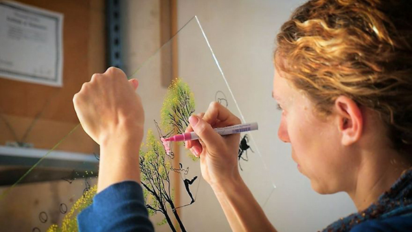 趣看｜在玻璃上涂绘，让它们成为灵动的3D窗花