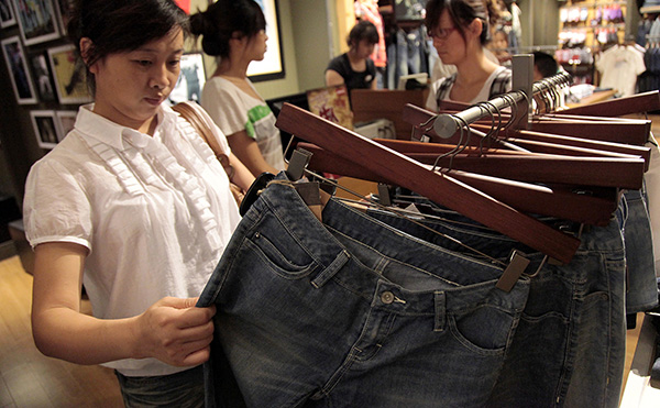 牛仔裤的历史：据说李维斯是第一个有自己Logo的美国产品