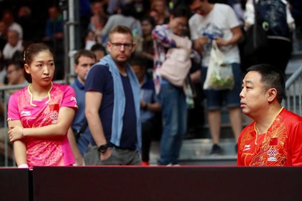 国乒上下闭口不谈孔令辉事件，刘国梁罕见亲自指导主力作战