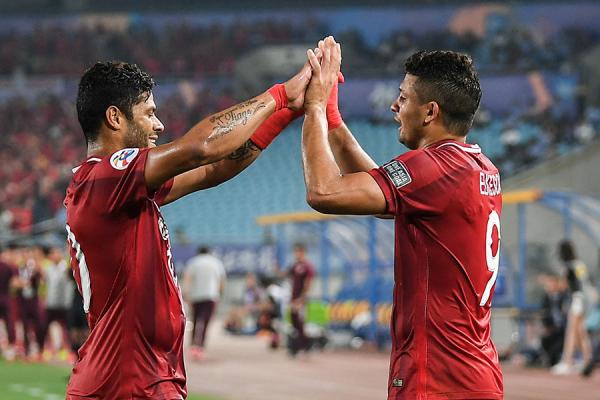 上港造就中国足坛第一火力，“绿巨人”重现了德罗巴式碾压