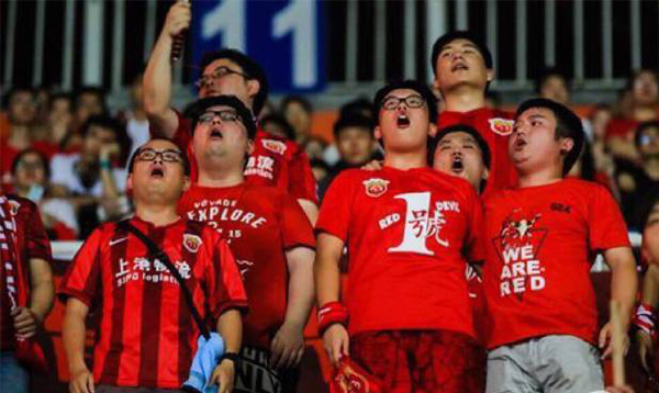 对话中超最狂热球迷：跟完球队全年所有比赛后，我老婆这样说