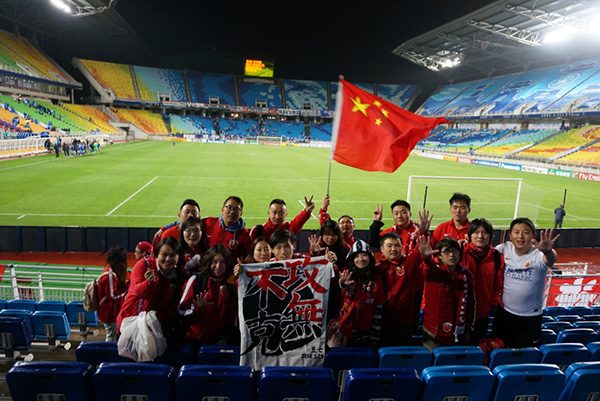 对话中超最狂热球迷：跟完球队全年所有比赛后，我老婆这样说