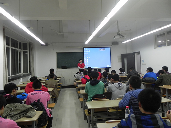 对话中超最狂热球迷：跟完球队全年所有比赛后，我老婆这样说