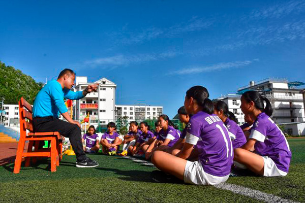一个山区小县的校园“战术板”：走出大山，足球实现大学梦