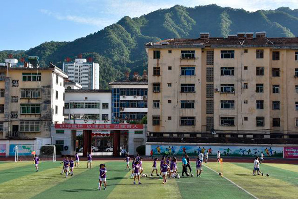 一个山区小县的校园“战术板”：走出大山，足球实现大学梦