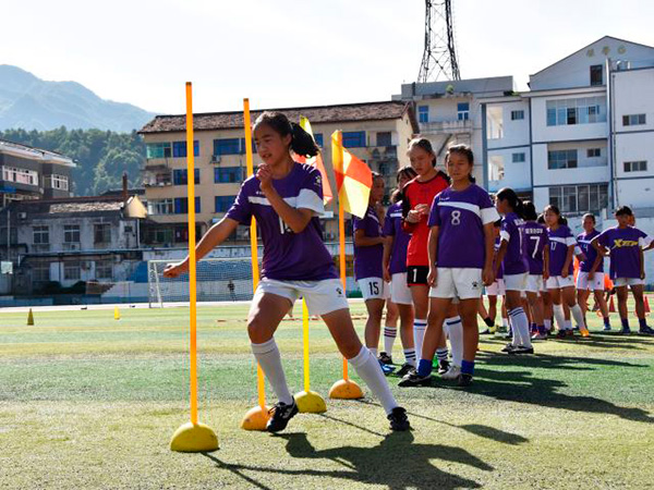一个山区小县的校园“战术板”：走出大山，足球实现大学梦